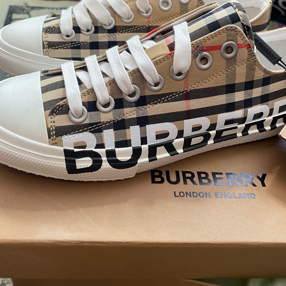 BURBERRY Beige Logo Check Larkhall Sneakers